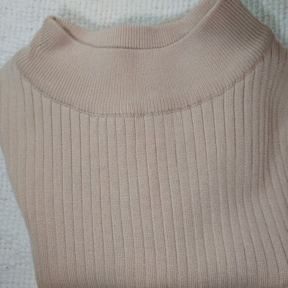 NWOT Closet Space XL cream-beige ribbed mock neck tank - Picture 8 of 8